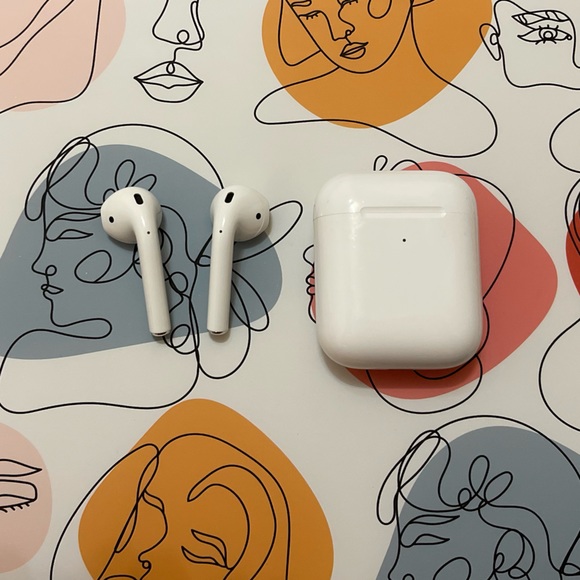 Apple AirPods (2nd Generation) with Wireless Charging Case